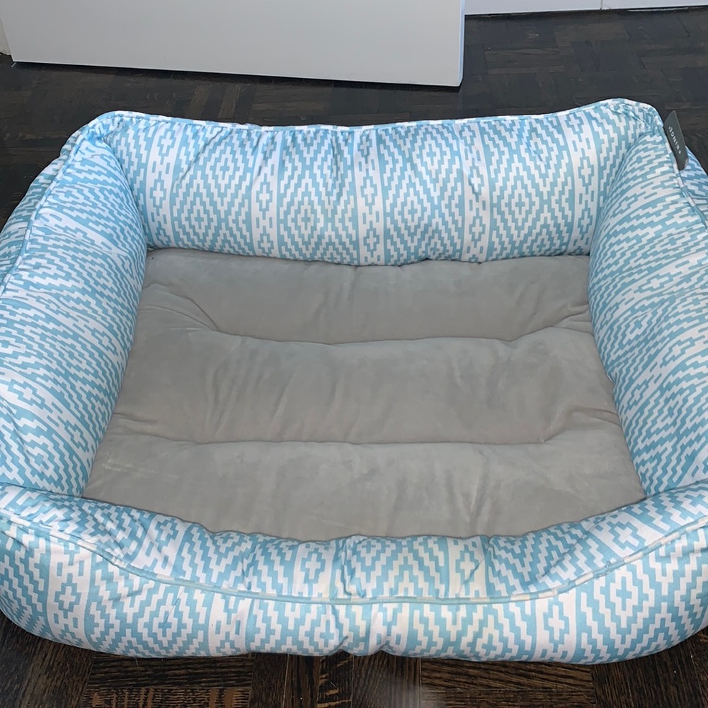 FRINGE Dog Bed
